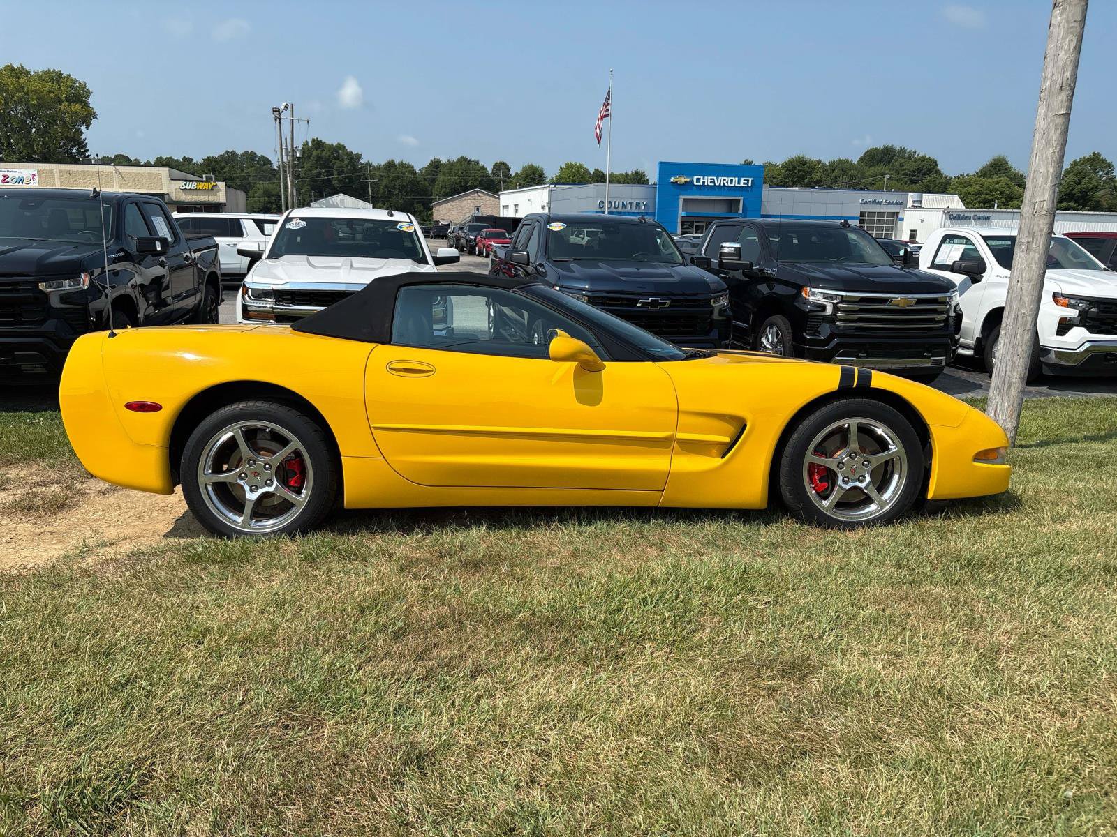 Used 2002 Chevrolet Corvette Convertible w/ Preferred Equipment Group2 RWD image 2