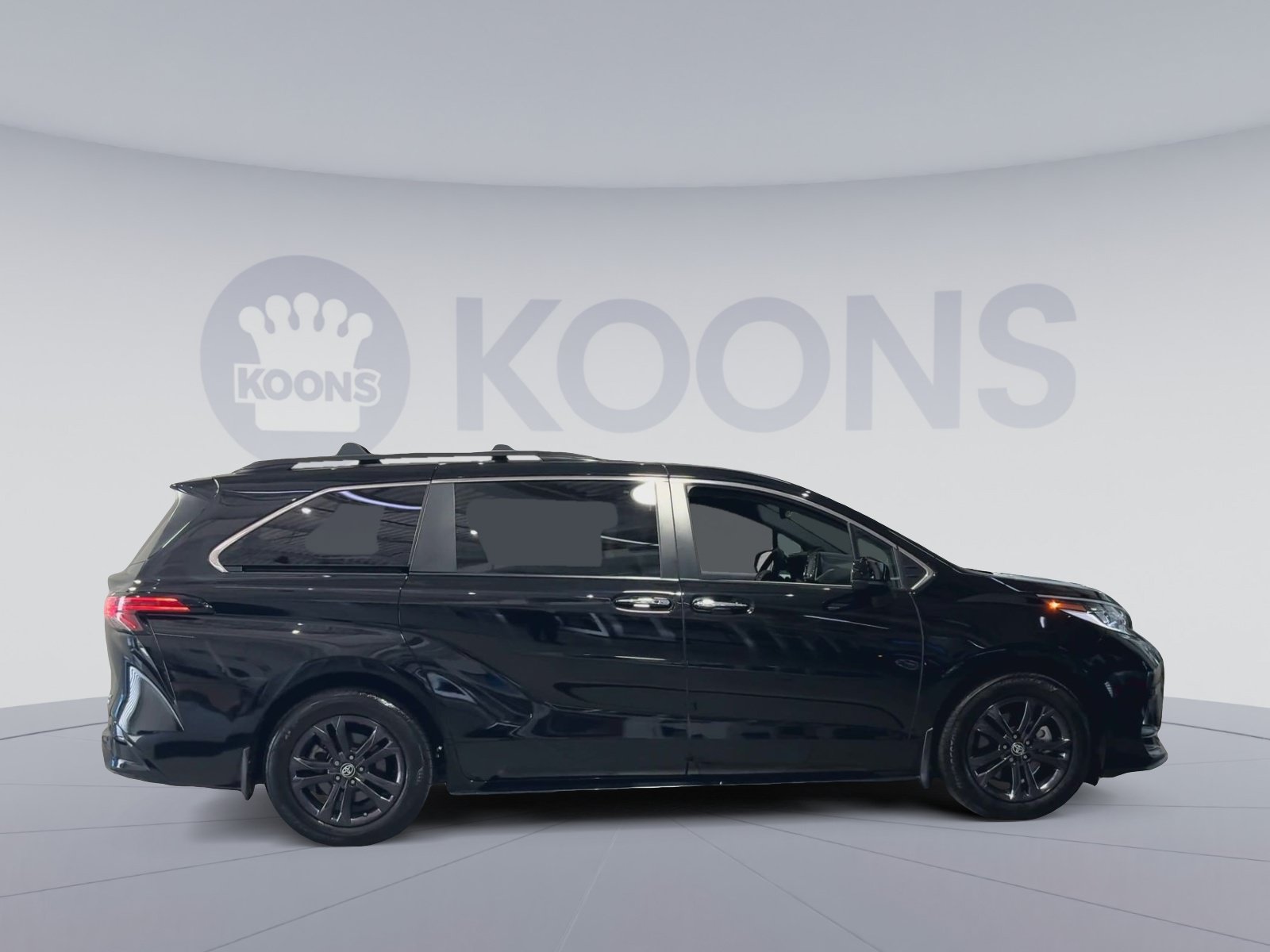 Used 2024 Toyota Sienna XSE w/ XSE Plus Package AWD/4WD image 12