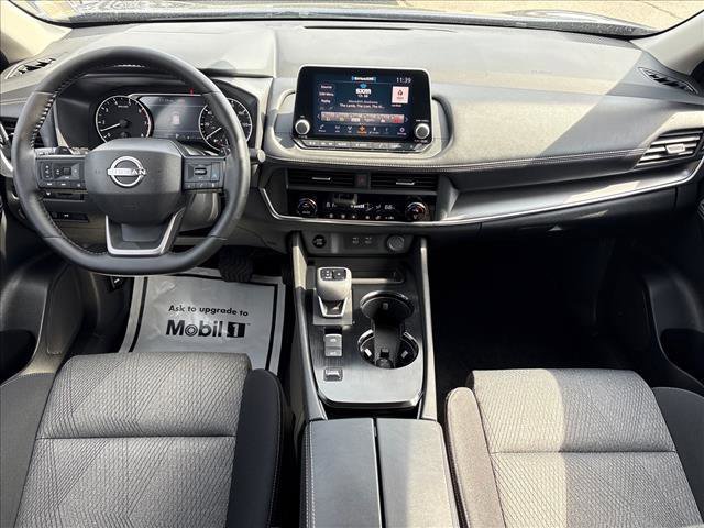 Used 2025 Nissan Rogue SV image 10