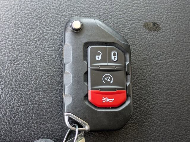 Used 2024 Jeep Wrangler Unlimited Sport AWD/4WD image 39
