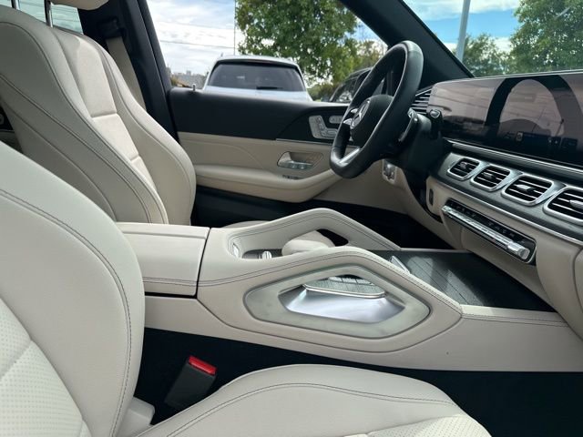 Used 2025 Mercedes-Benz GLS 450 4MATIC image 36