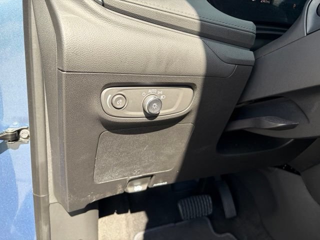 Used 2025 Buick Encore GX Sport Touring AWD/4WD image 29