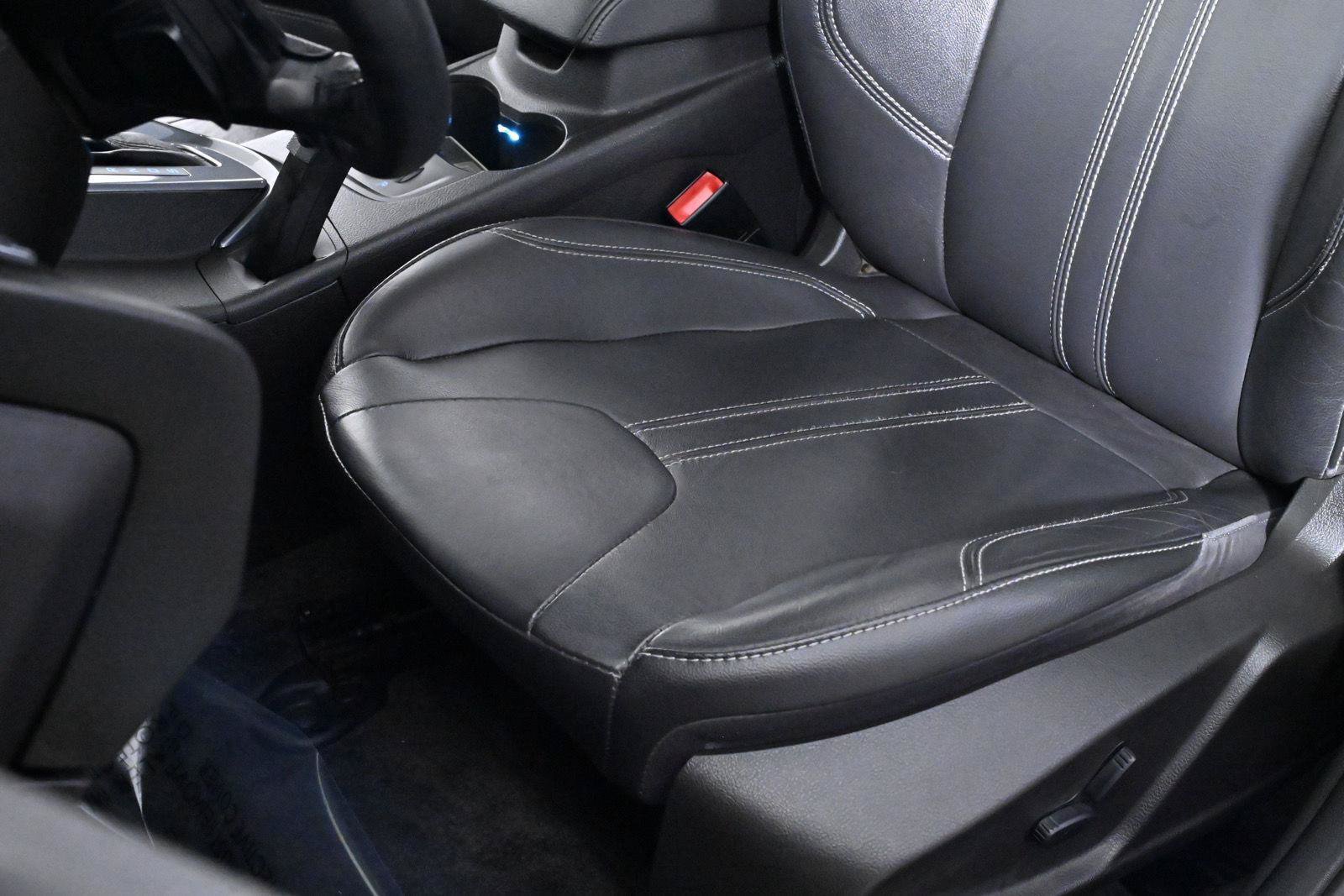 Used 2012 Ford Focus Titanium FWD image 23