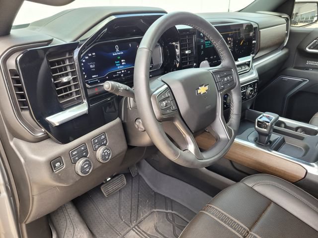 Used 2025 Chevrolet Silverado 1500 High Country AWD/4WD image 24