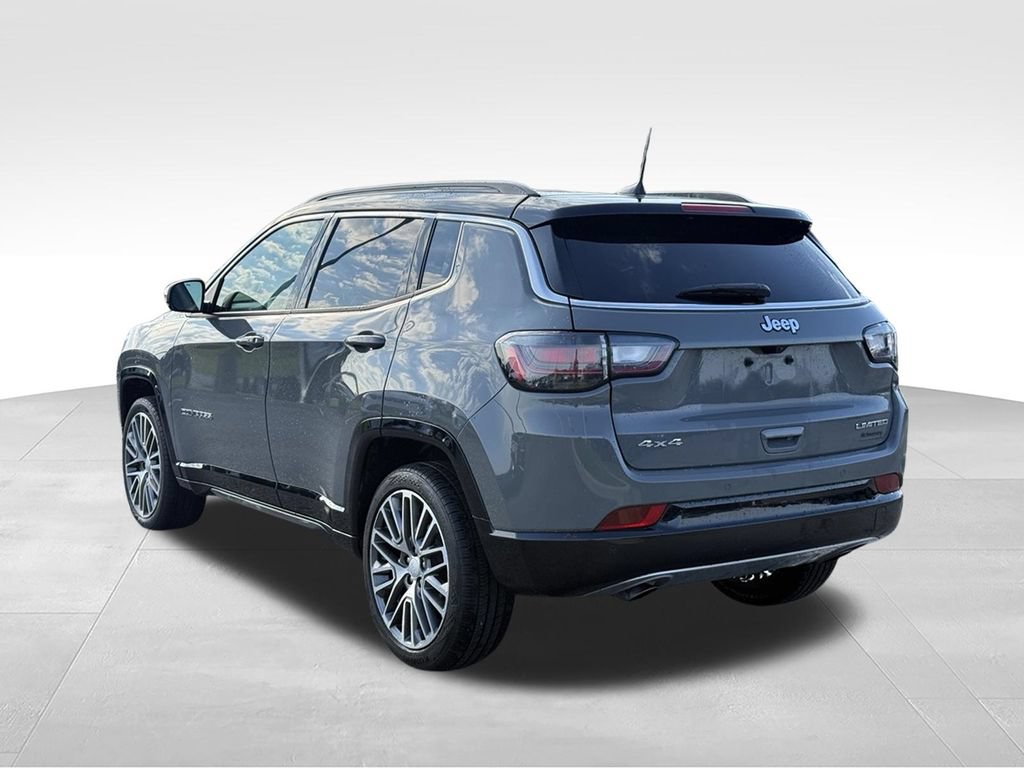 Used 2023 Jeep Compass Limited w/ Elite Group AWD/4WD image 3