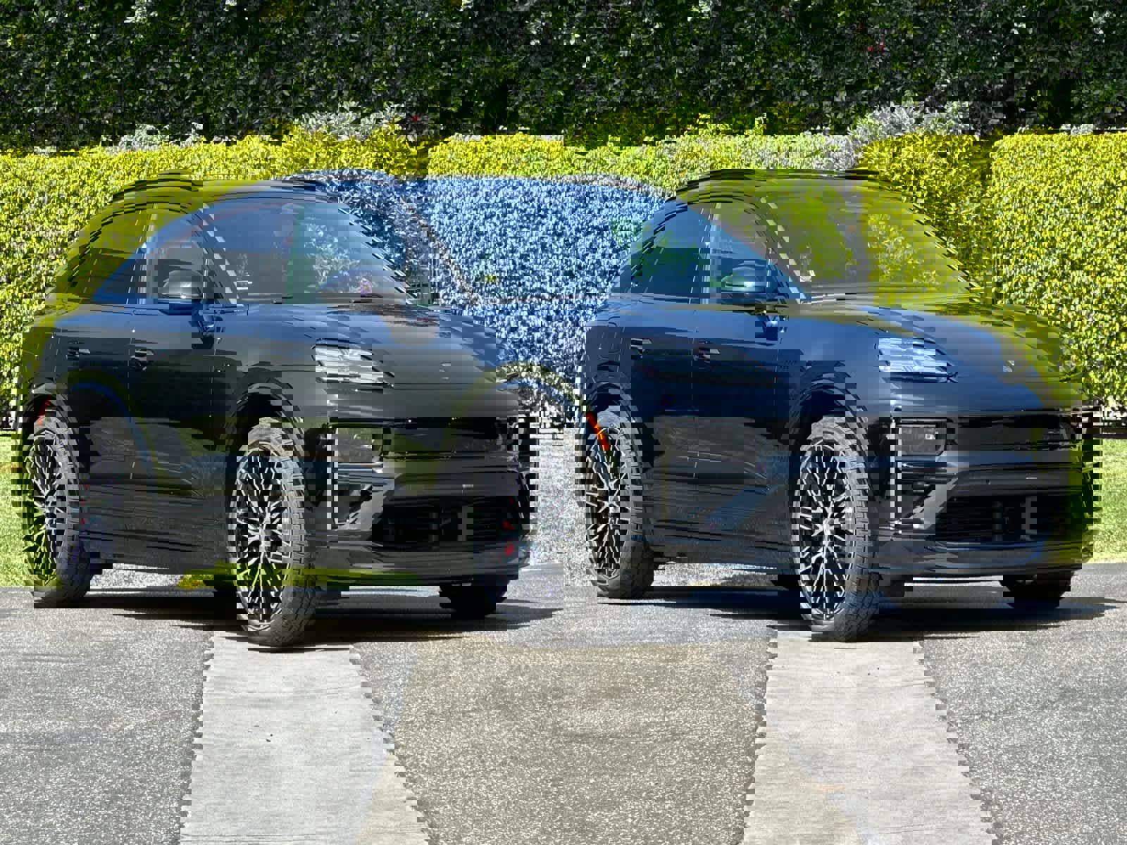 New 2026 Porsche Macan Turbo Electric image 10