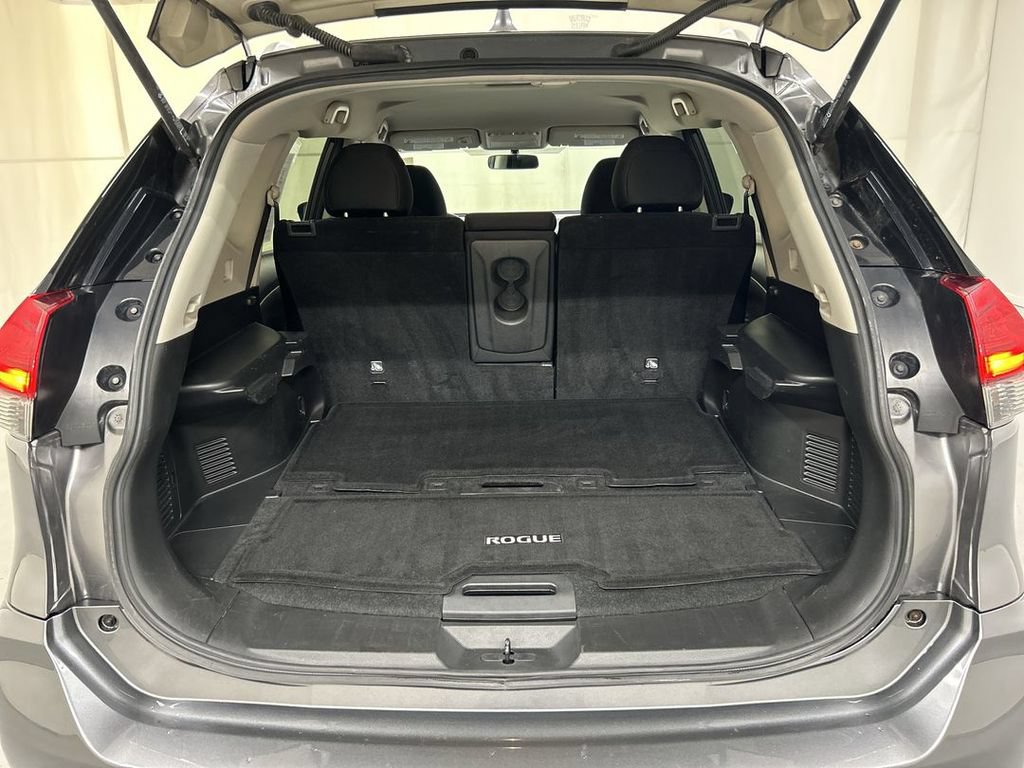 Used 2017 Nissan Rogue SV AWD/4WD image 21