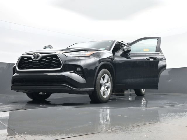 Used 2020 Toyota Highlander LE image 34