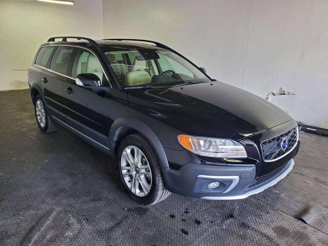 Used 2016 Volvo XC70 T5 Platinum w/ Climate Package image 3