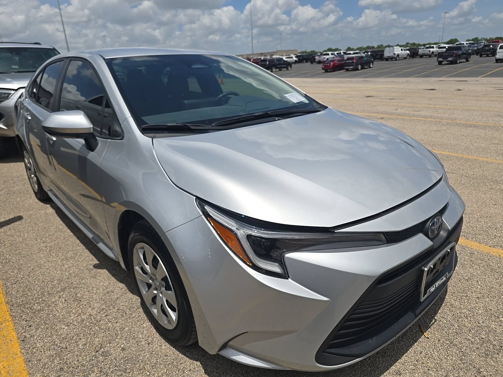 Used 2024 Toyota Corolla LE FWD image 2