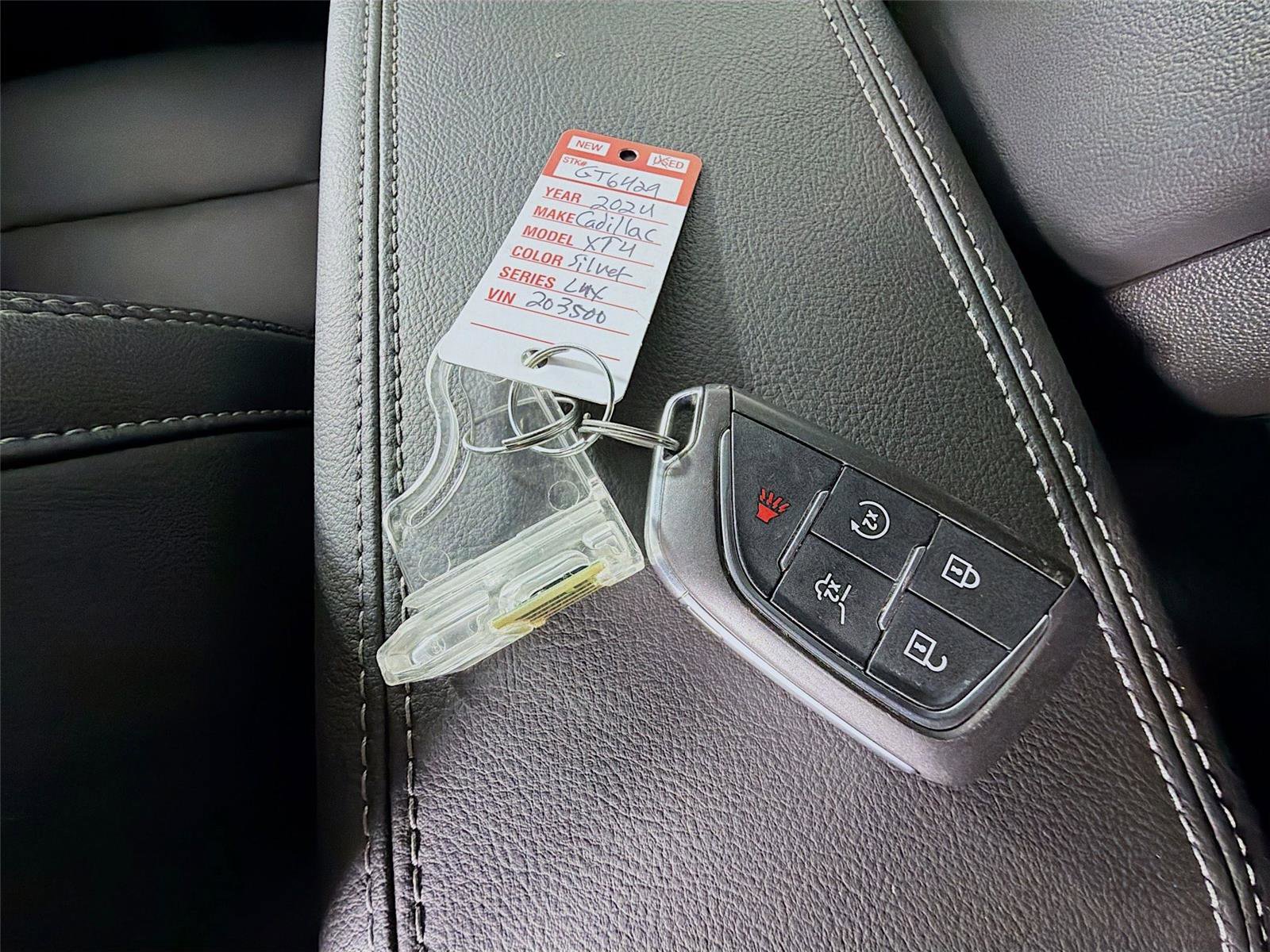 Used 2024 Cadillac XT4 Luxury w/ Cold Weather Package image 31