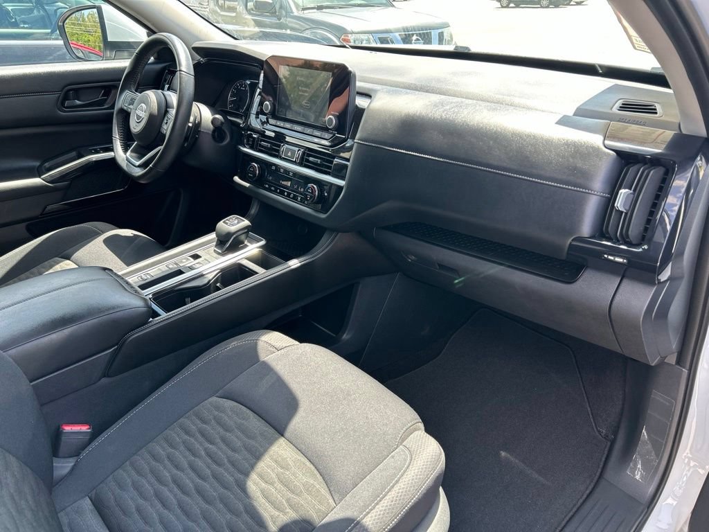 Certified 2025 Nissan Pathfinder SV w/ SV Premium Package FWD image 44