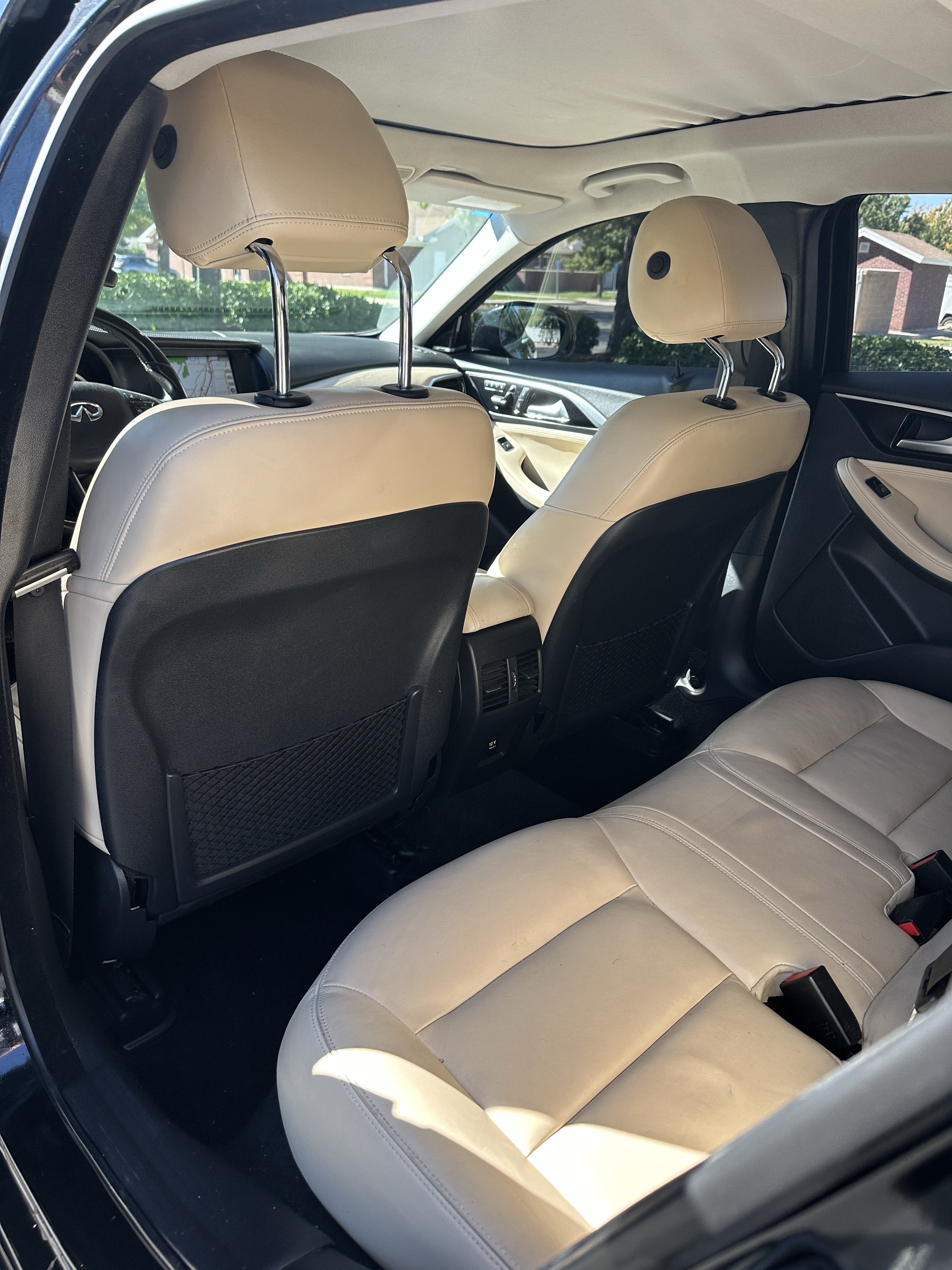Used 2017 INFINITI QX30 Premium w/ Navigation Package FWD image 23
