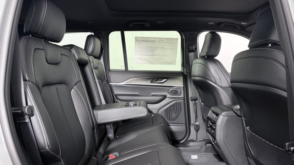 New 2027 Jeep Grand Cherokee Limited AWD/4WD image 33
