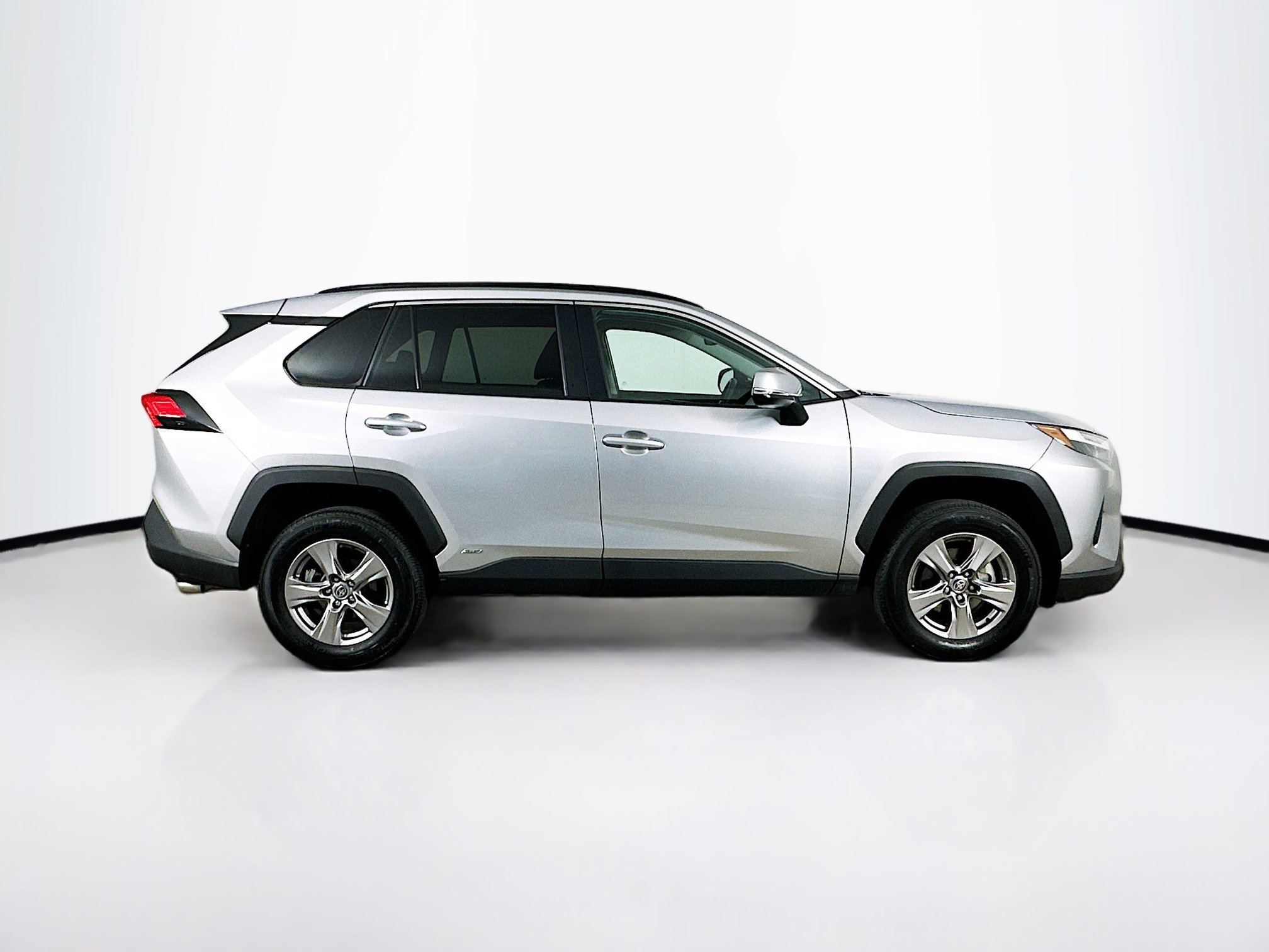 Used 2025 Toyota RAV4 XLE AWD/4WD image 10