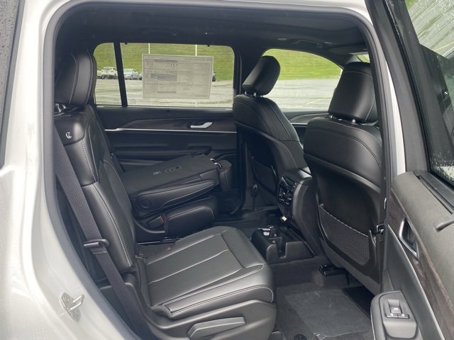 New 2025 Jeep Grand Cherokee L Limited w/ Luxury Tech Group II image 31