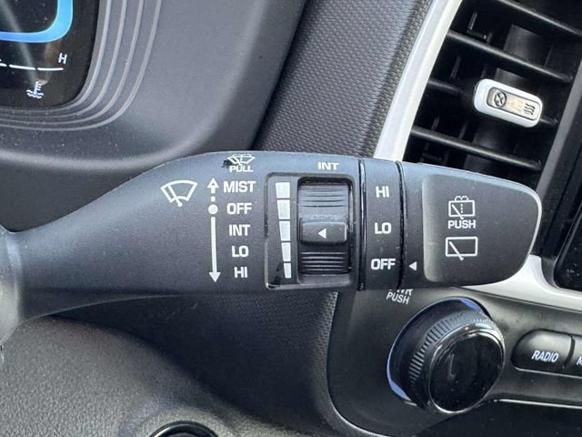 Used 2024 Hyundai Venue Limited FWD image 28