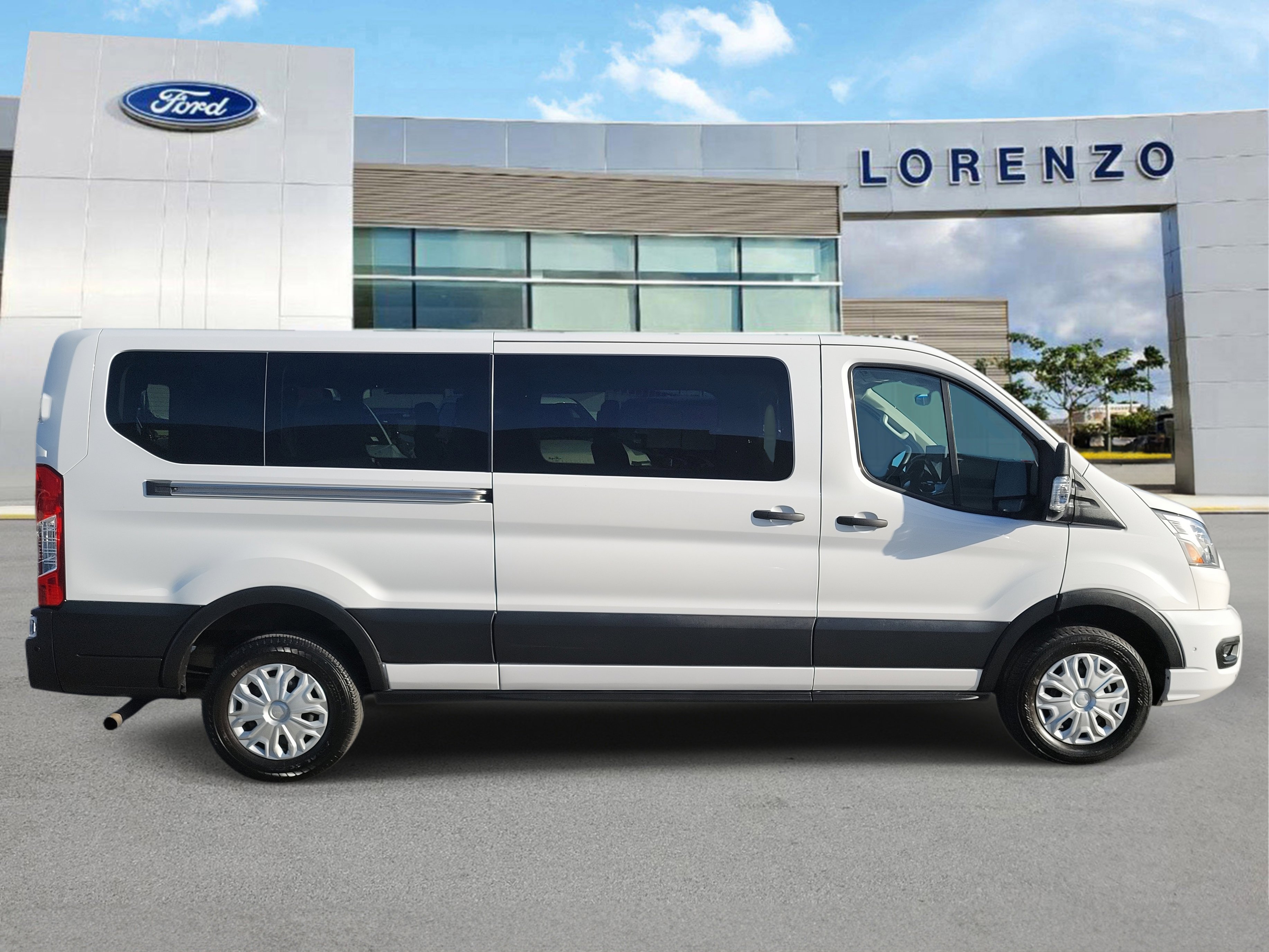 Used 2023 Ford Transit 350 XLT image 4