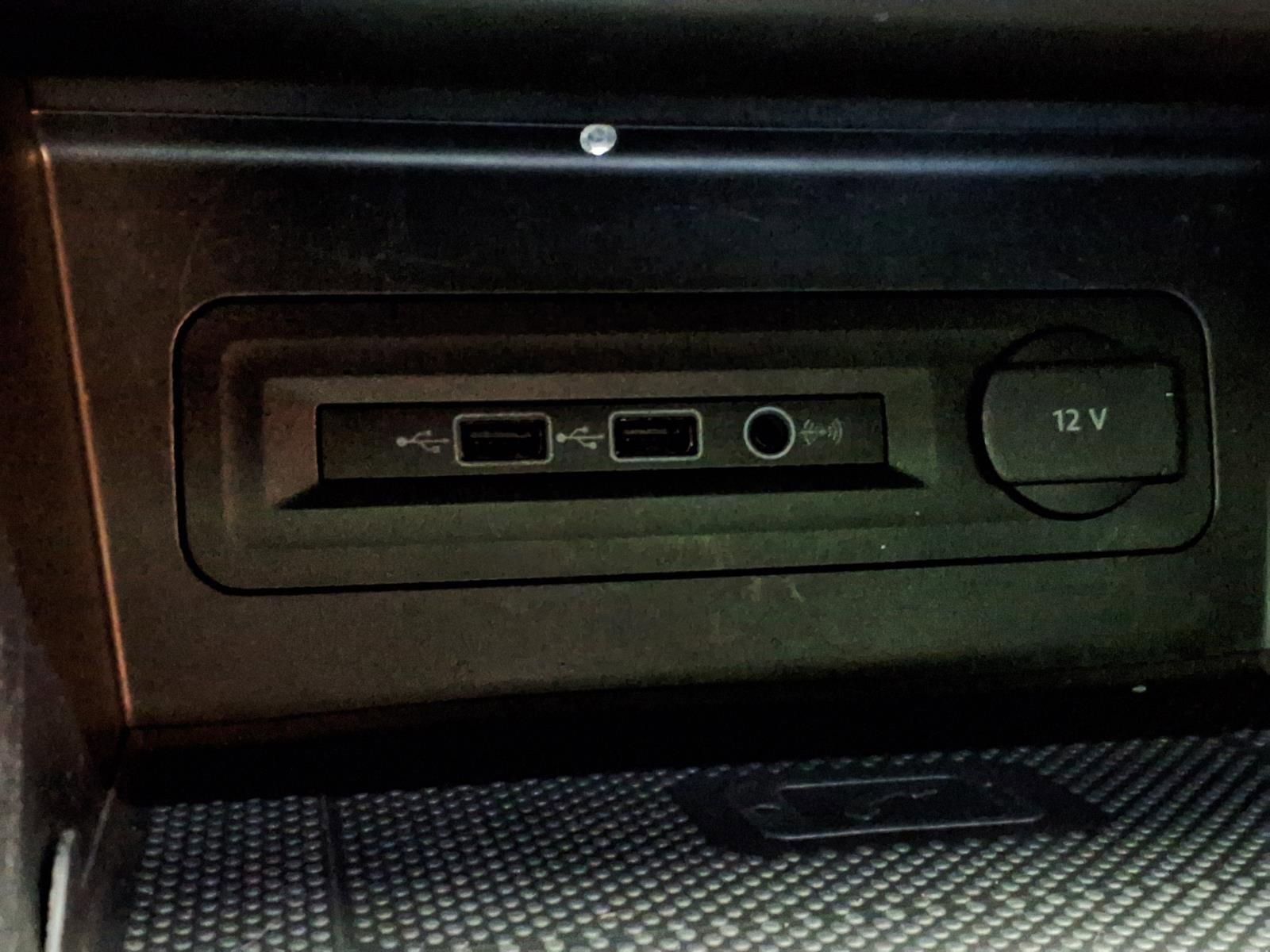 Used 2020 Volkswagen Atlas Cross Sport SE w/ Panoramic Sunroof Package image 23