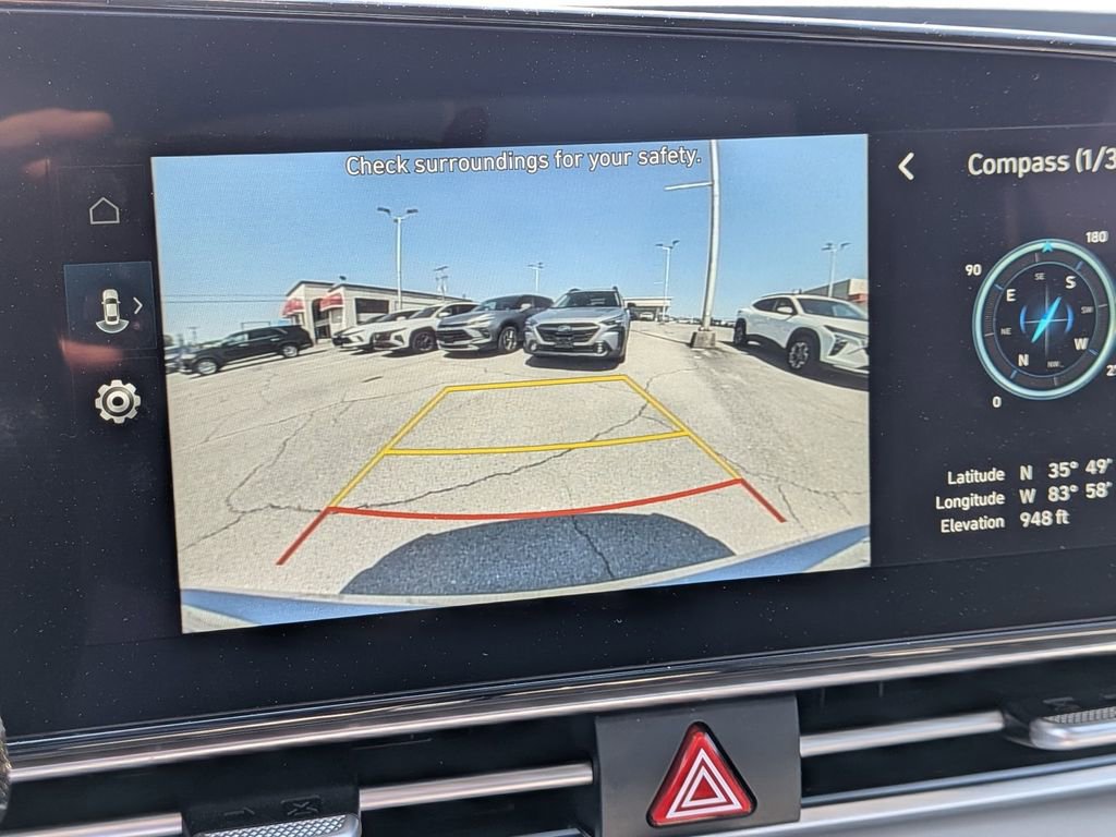 Used 2025 Hyundai Elantra Limited image 18