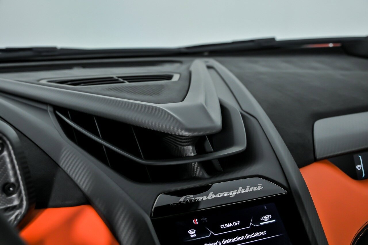Used 2024 Lamborghini Revuelto AWD/4WD image 31