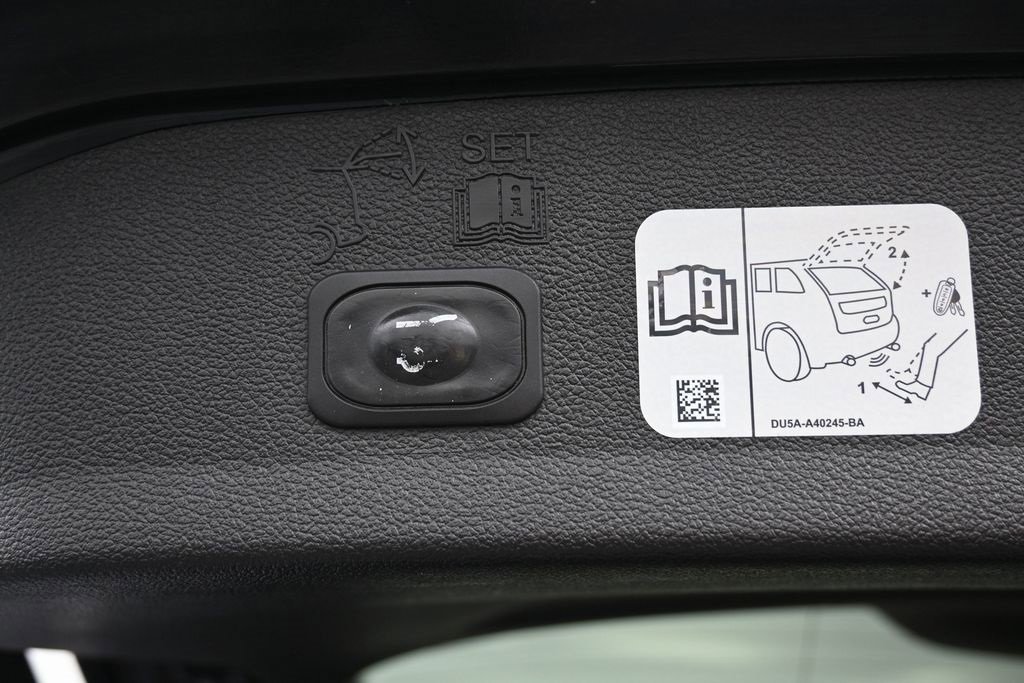 Used 2018 Ford Escape Titanium image 17