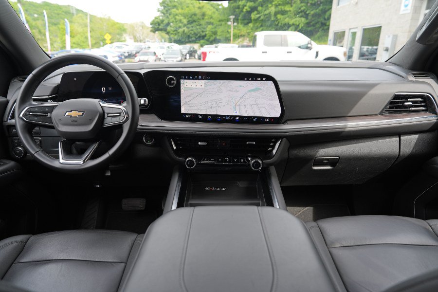 Used 2025 Chevrolet Suburban LT AWD/4WD image 13