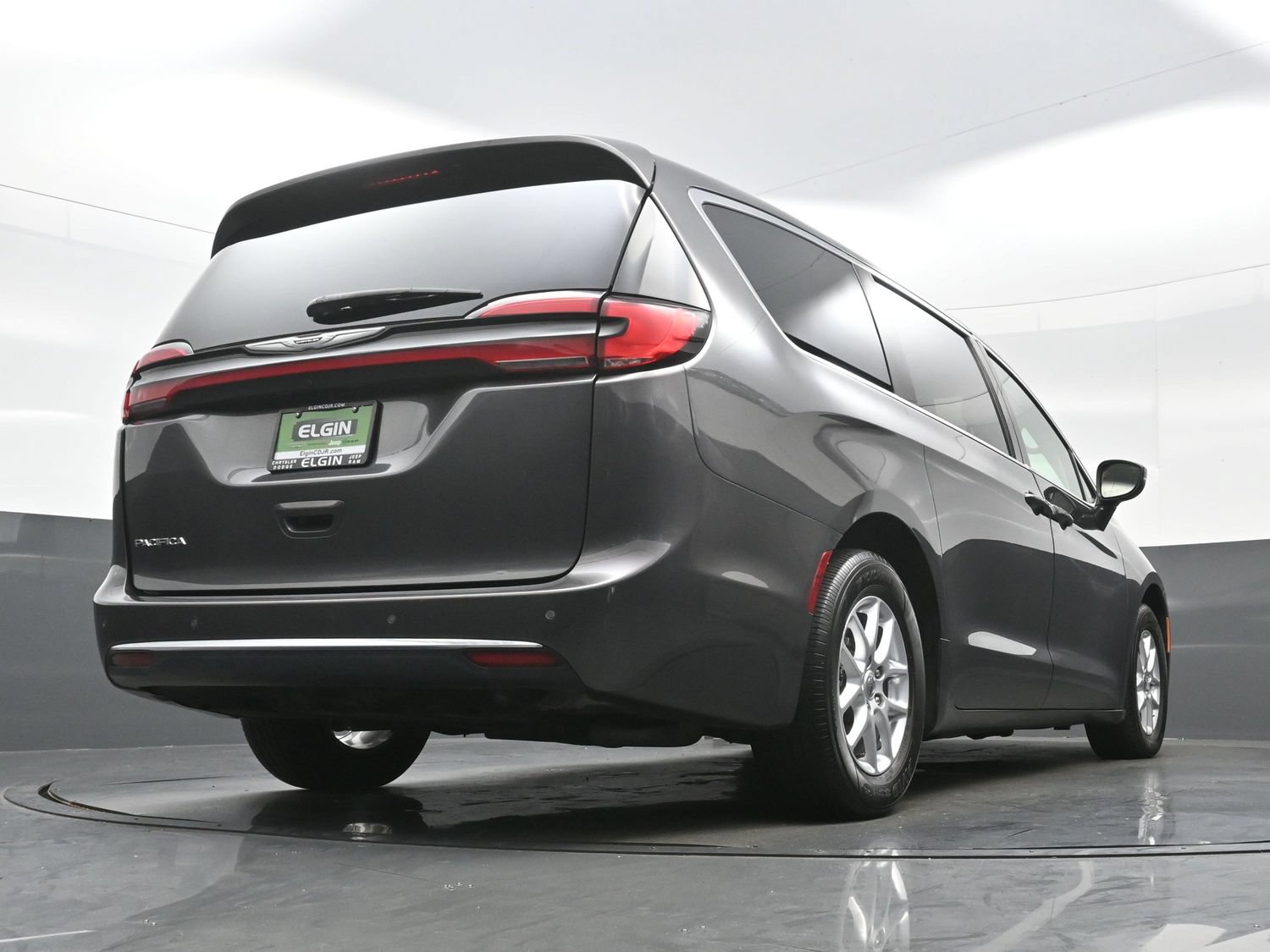 Used 2023 Chrysler Pacifica Touring-L FWD image 34