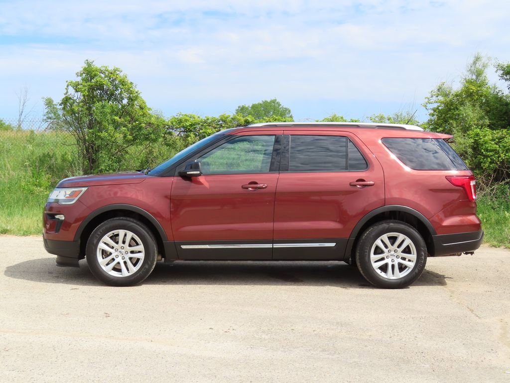 Used 2018 Ford Explorer XLT w/ Equipment Group 201A AWD/4WD image 7