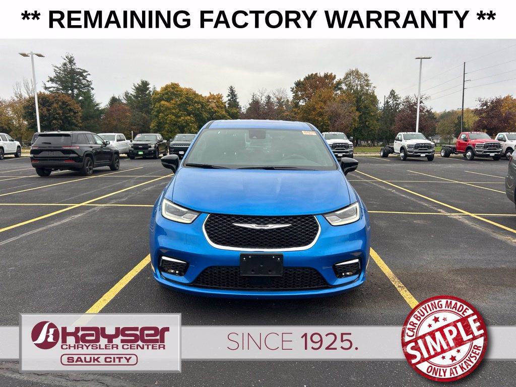 Used 2026 Chrysler Pacifica Select FWD image 3