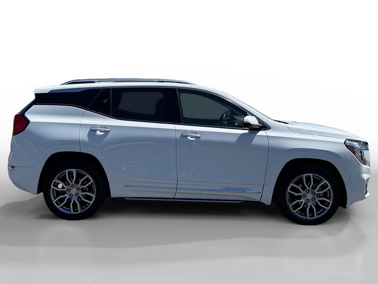 Used 2022 GMC Terrain Denali w/ LPO, 'HIT The Road' Package AWD/4WD image 6