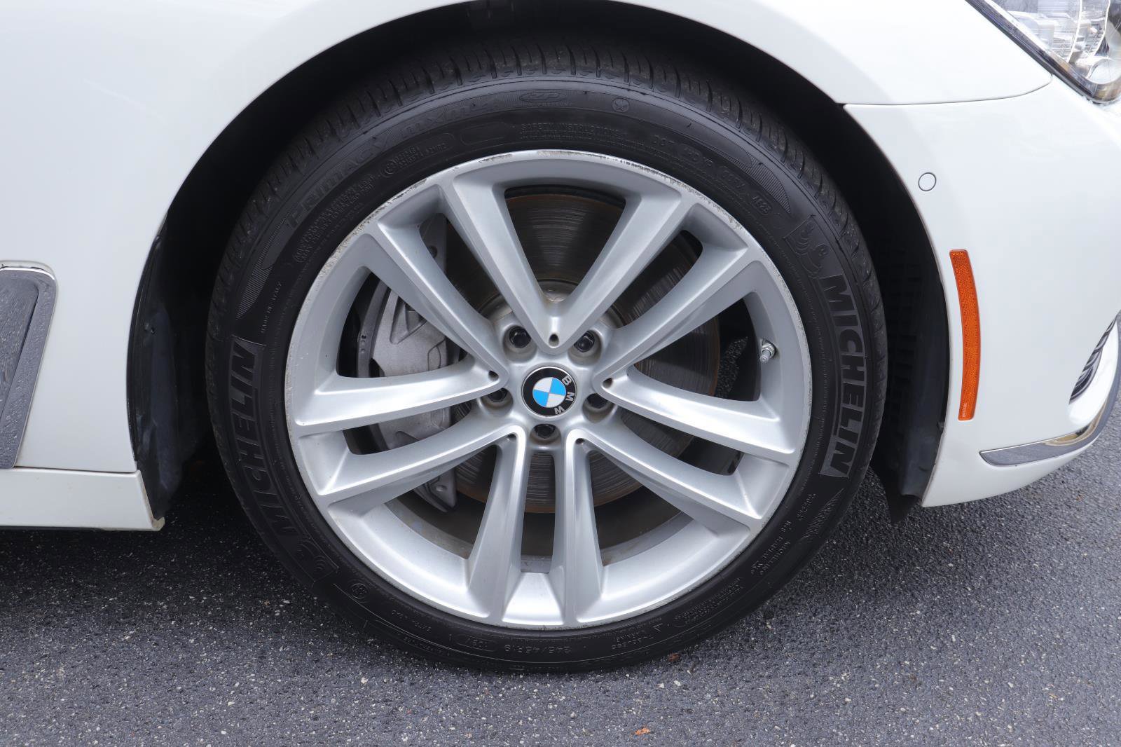 Used 2016 BMW 750i image 40