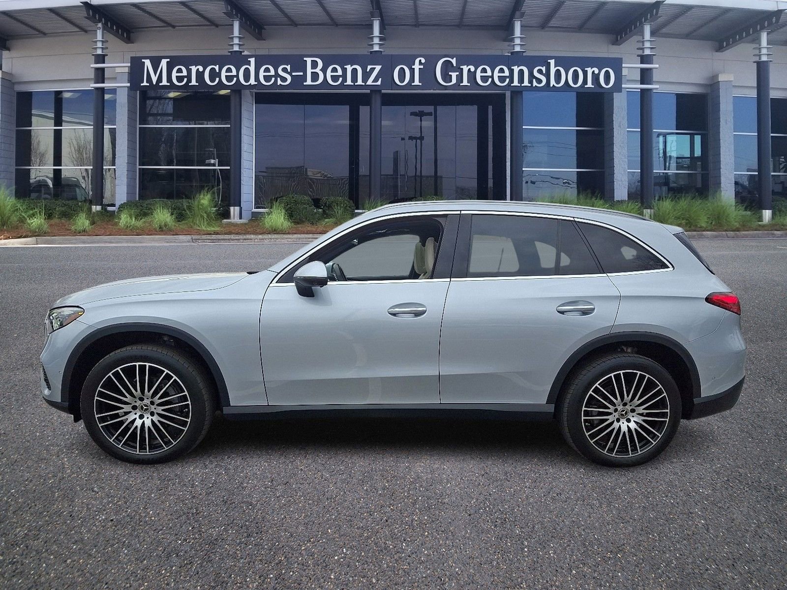 Used 2023 Mercedes-Benz GLC 300 4MATIC image 7