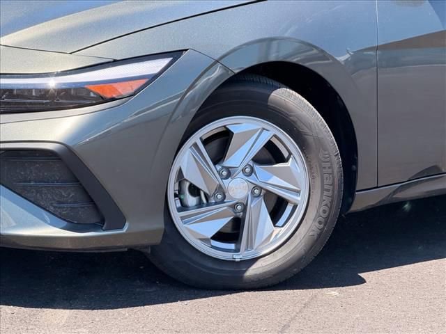 Certified 2025 Hyundai Elantra SE FWD image 26