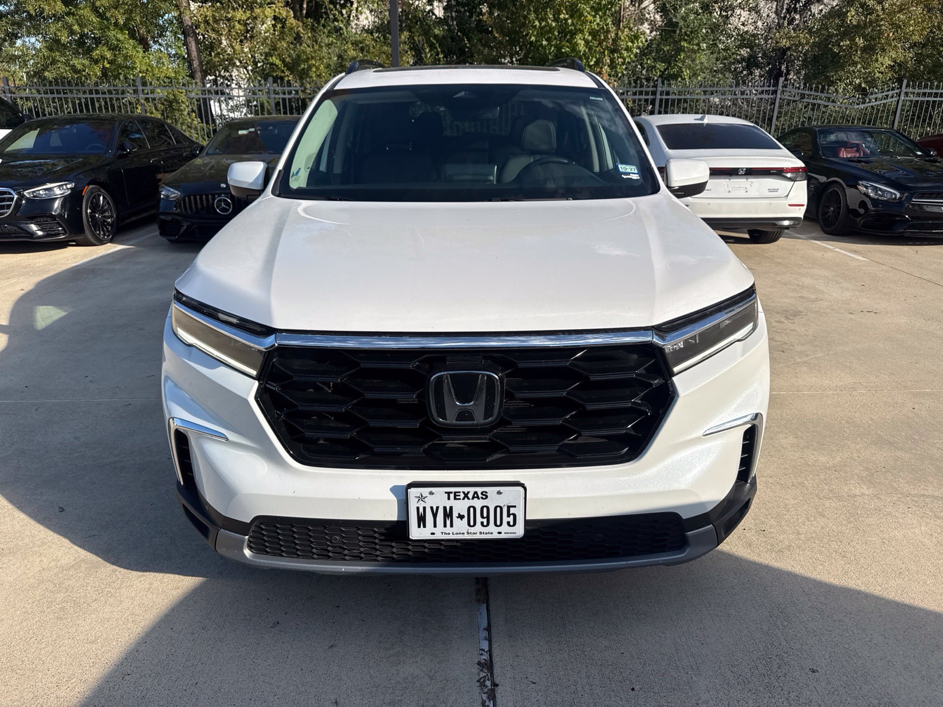Used 2025 Honda Pilot Touring image 2