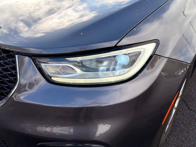 Used 2022 Chrysler Pacifica Touring-L image 18