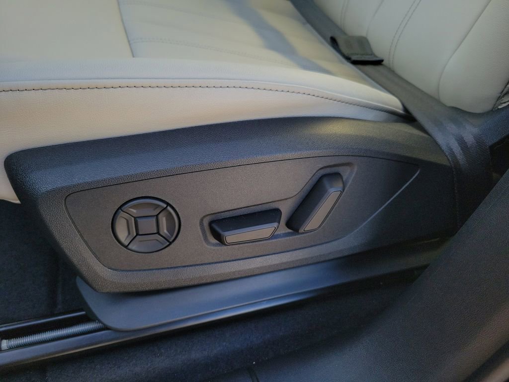 New 2025 Audi Q6 e-tron Premium image 18
