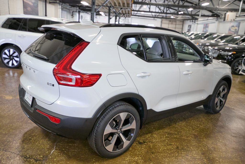 New 2026 Volvo XC40 B5 Plus w/ Climate Package AWD/4WD image 8