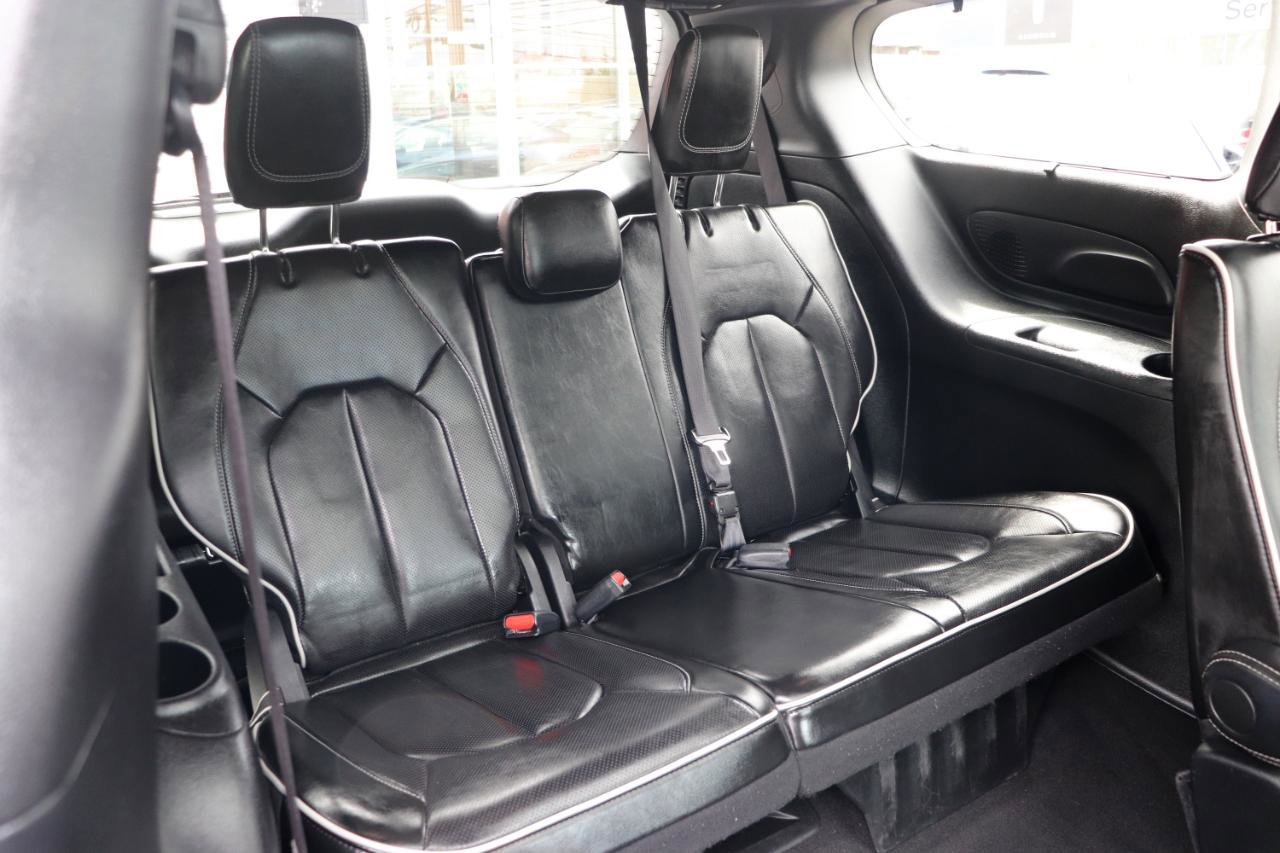 Used 2025 Chrysler Pacifica Limited image 14
