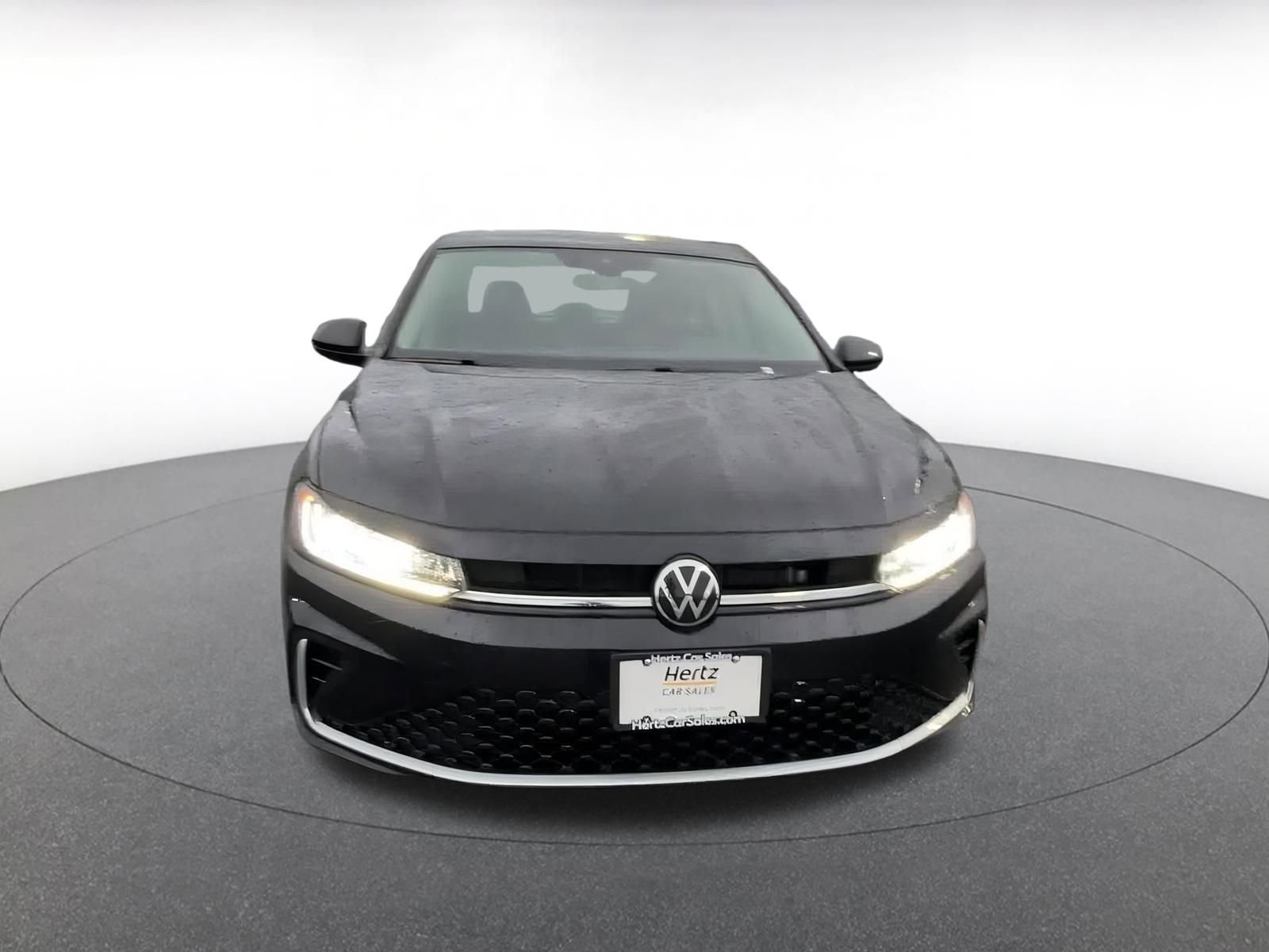 Used 2025 Volkswagen Jetta SE image 4
