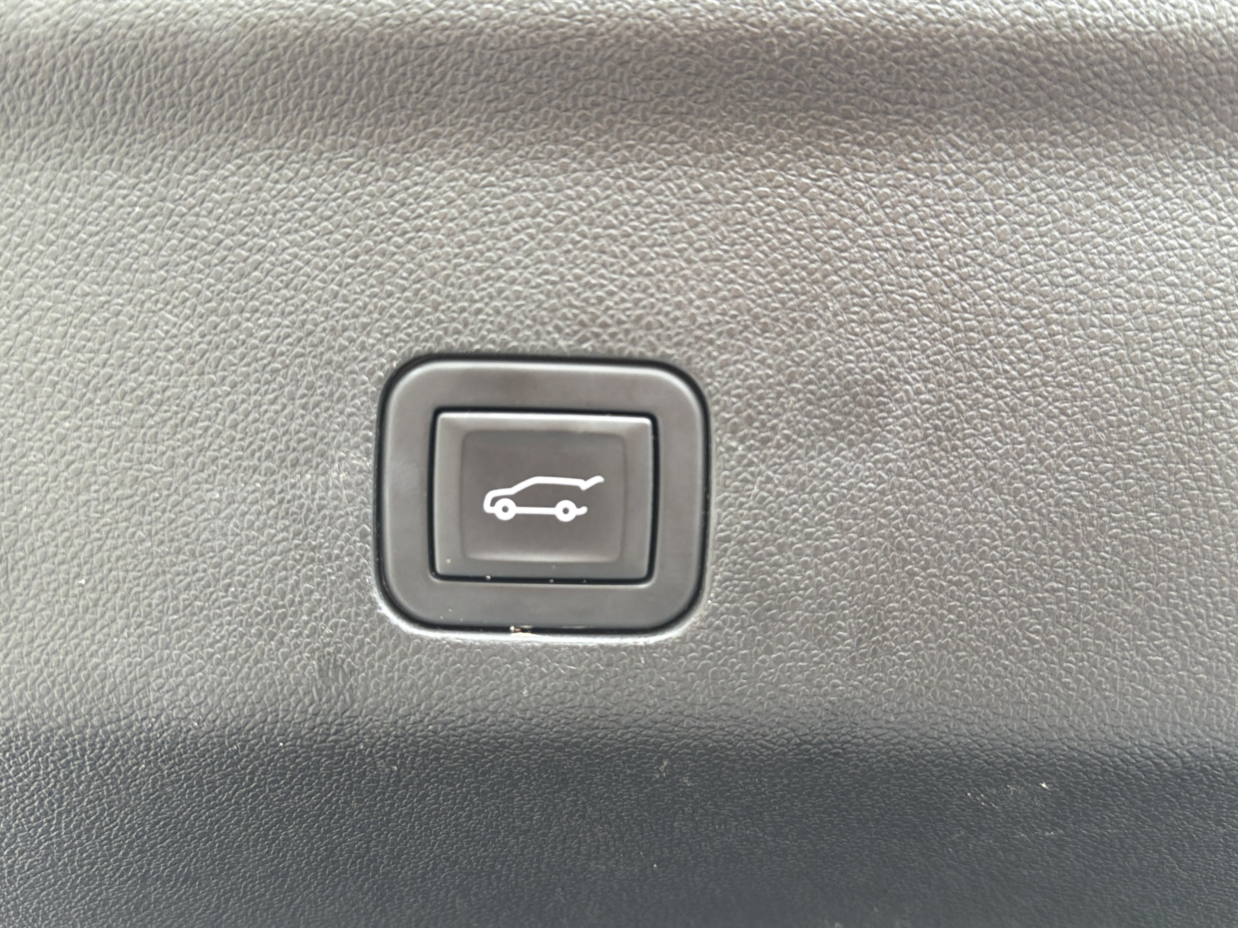 Used 2023 GMC Yukon Denali AWD/4WD image 16