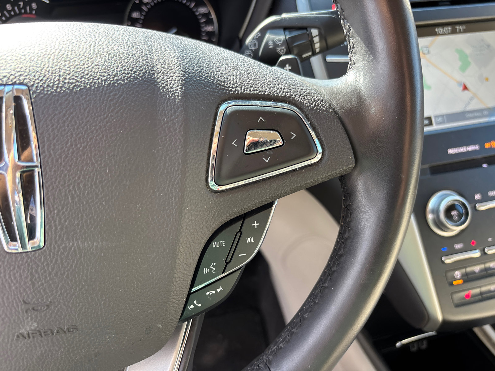 Used 2017 Lincoln MKC Select w/ Select Plus Package FWD image 18