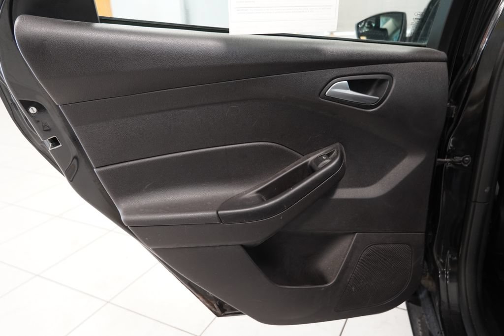 Used 2014 Ford Focus SE w/ SE Winter Package FWD image 26