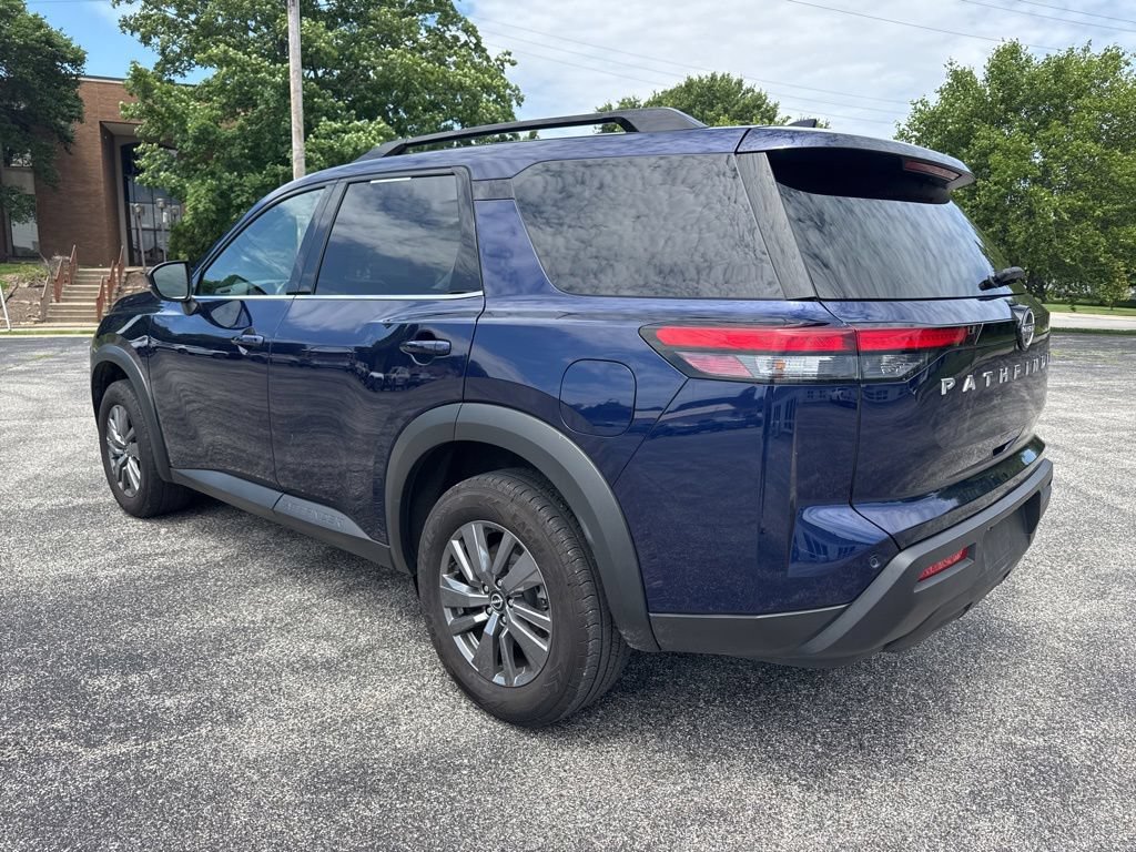 Used 2025 Nissan Pathfinder SV FWD image 4
