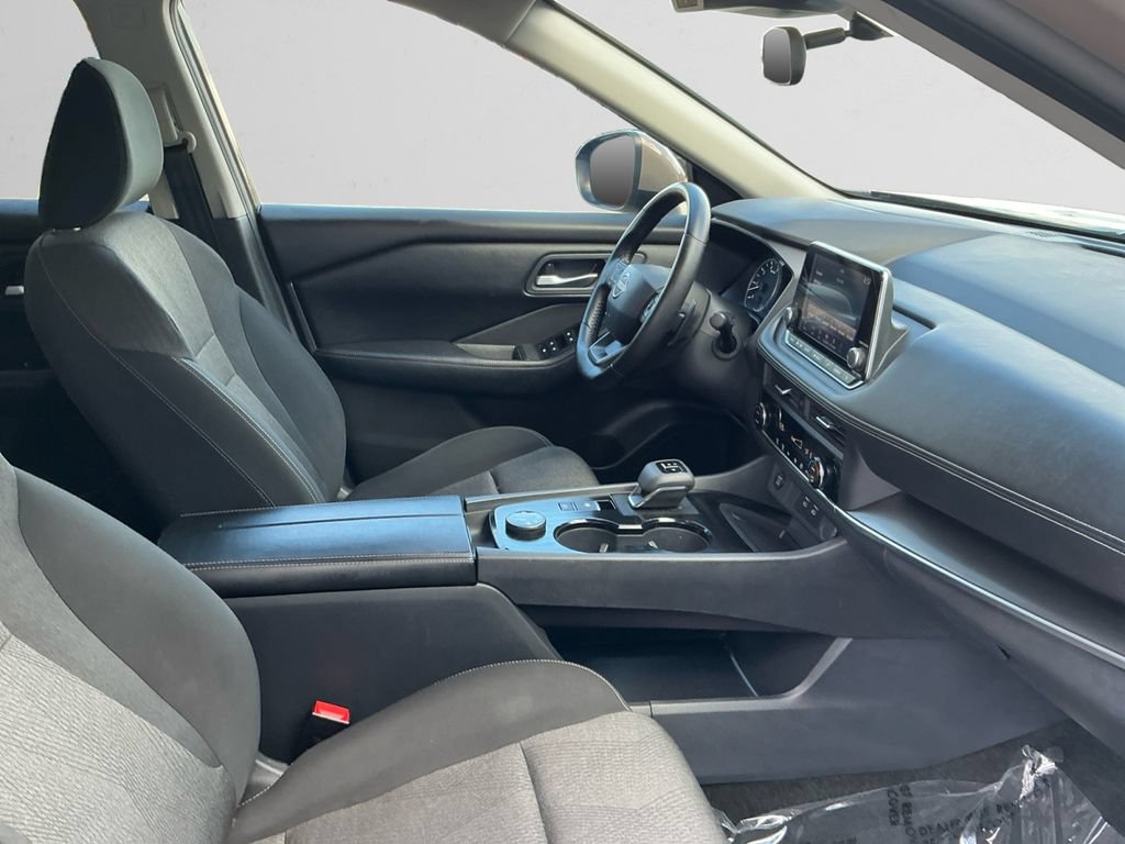 Used 2025 Nissan Rogue SV AWD/4WD image 15