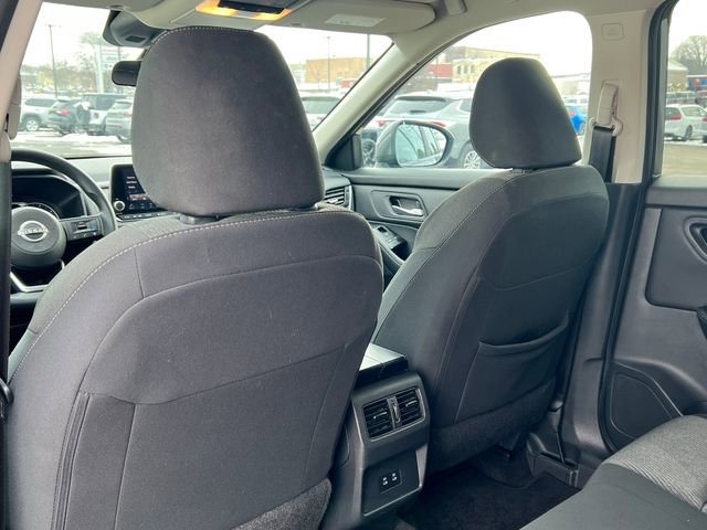 Used 2024 Nissan Rogue SV image 32