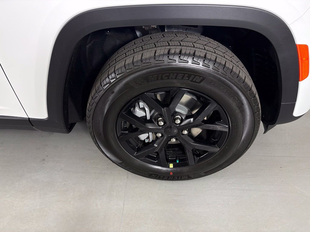 New 2026 Jeep Grand Cherokee Altitude RWD image 10
