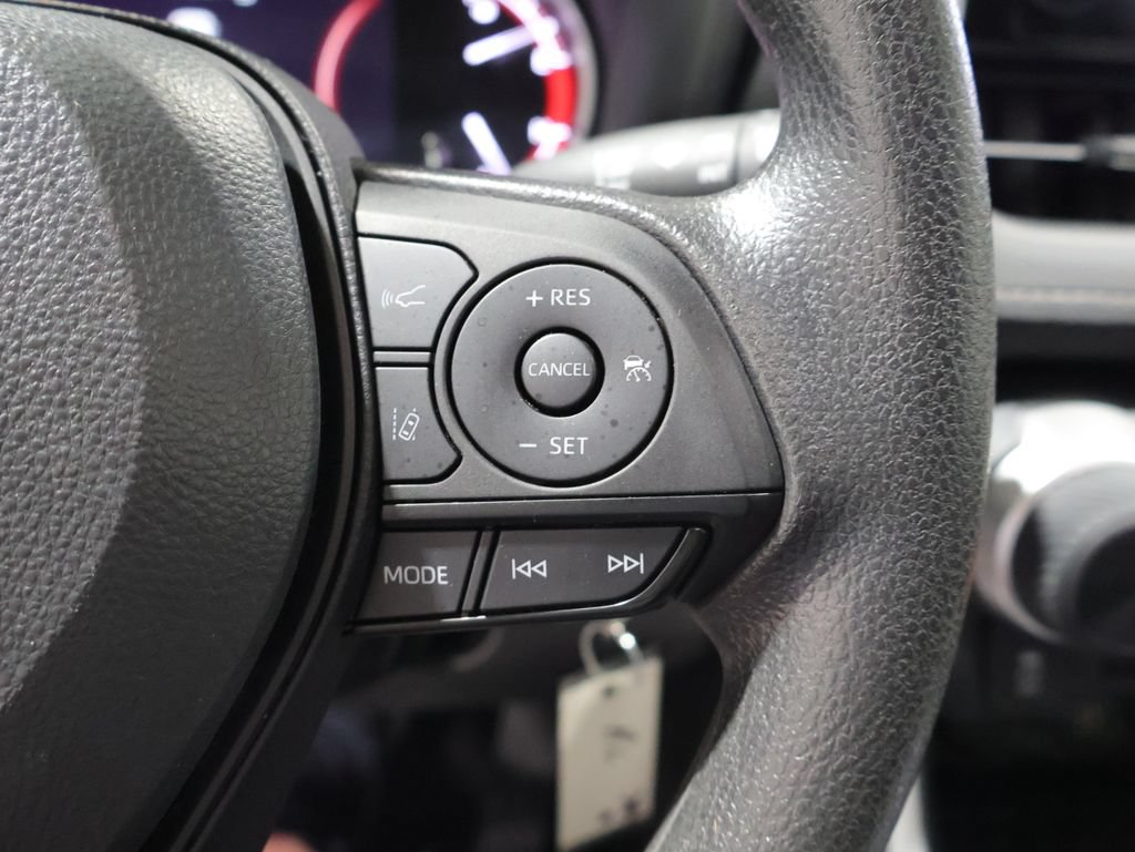 Used 2024 Toyota RAV4 LE AWD/4WD image 33