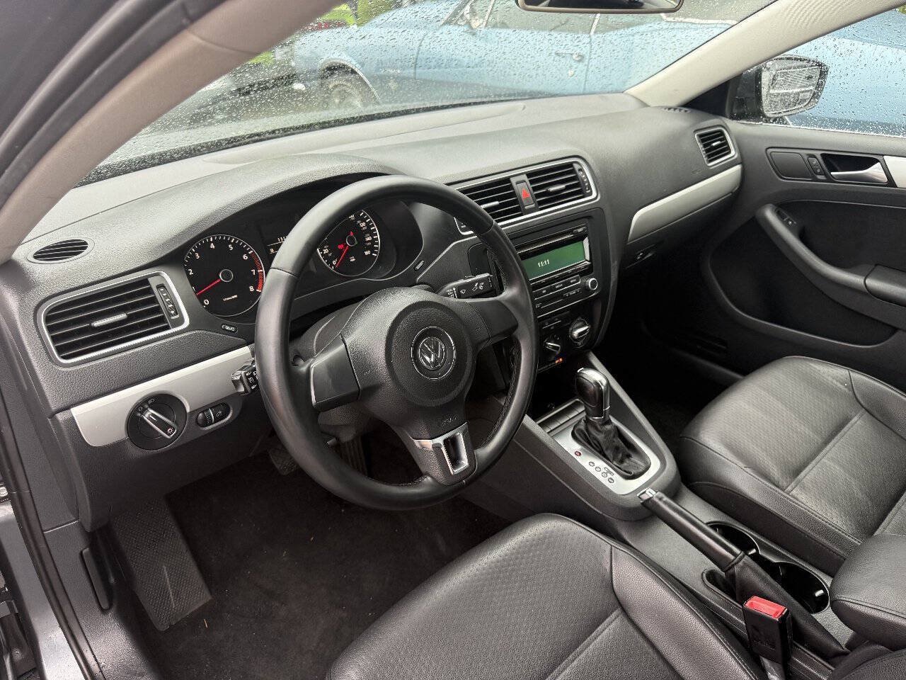 Used 2013 Volkswagen Jetta SE FWD image 9