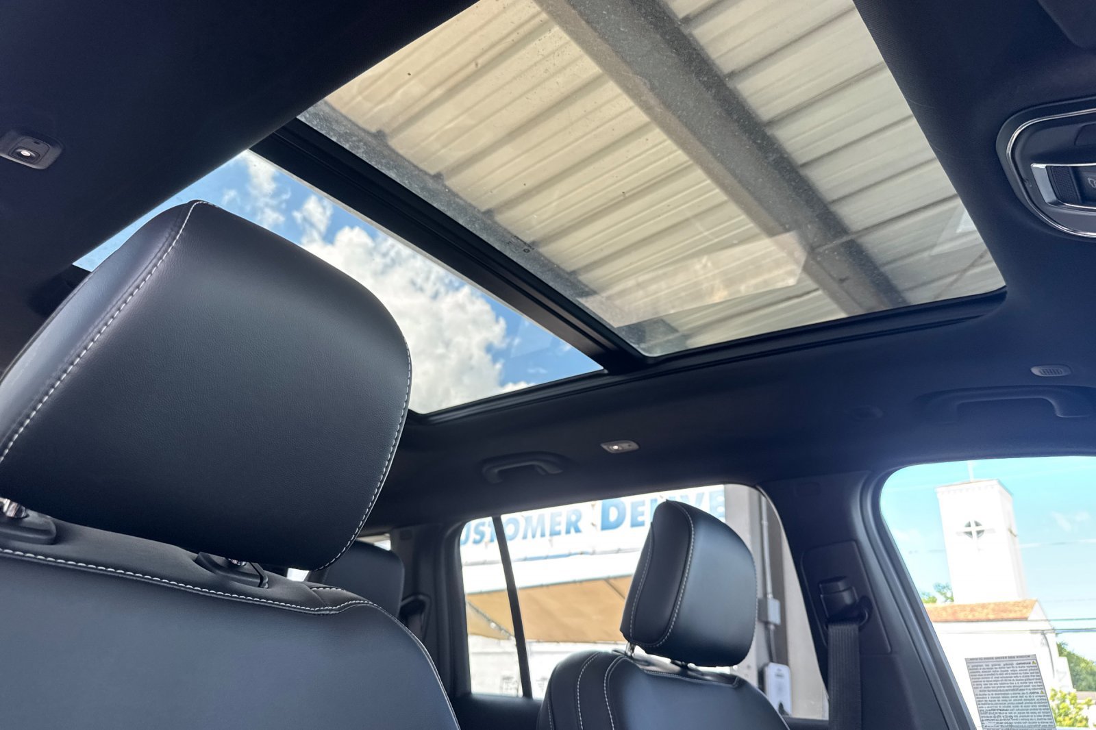 New 2026 Jeep Grand Cherokee L Limited w/ Limited Altitude Package AWD/4WD image 15